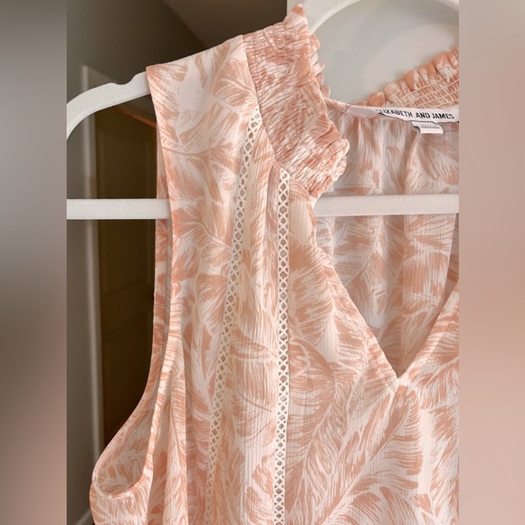 Buy 1 Get 1 50% Off ELIZABETH JAMES Peach/White V-Neck Sleeveless Feather Top - Picture 3 of 5